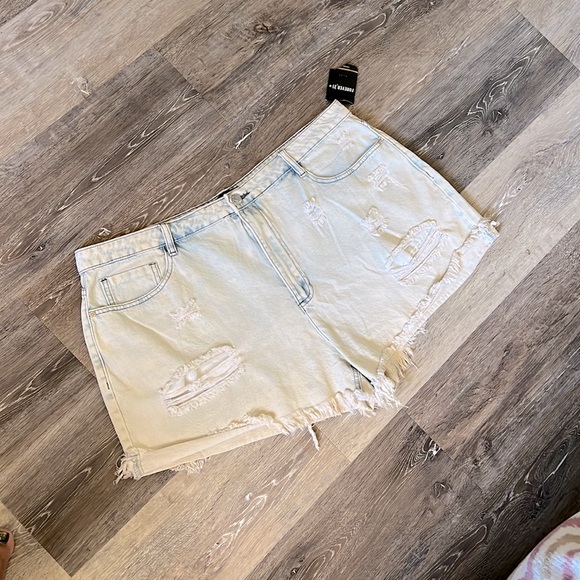 Forever 21 Pants - Vintage Look Distressed High Waist shorts Curvy Size 20 💯 Cotton New!!